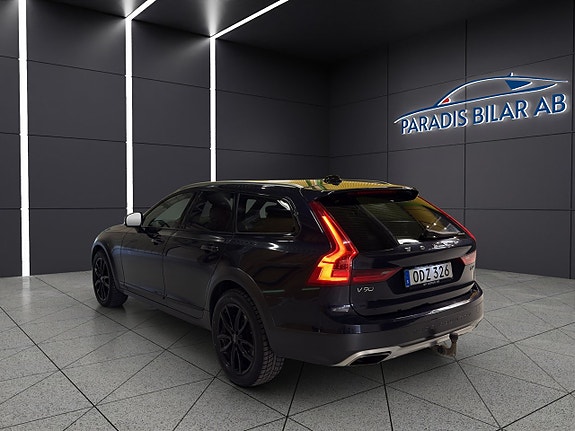 Volvo V90 Cross Country 3 of 5