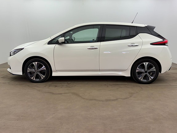 Nissan Leaf 3 of 5