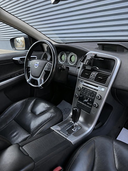 Volvo XC60 11 of 13