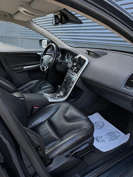 Volvo XC60 10 of 13