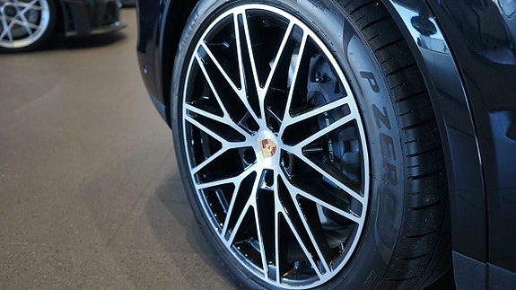 Porsche Cayenne Coupe 3 of 5