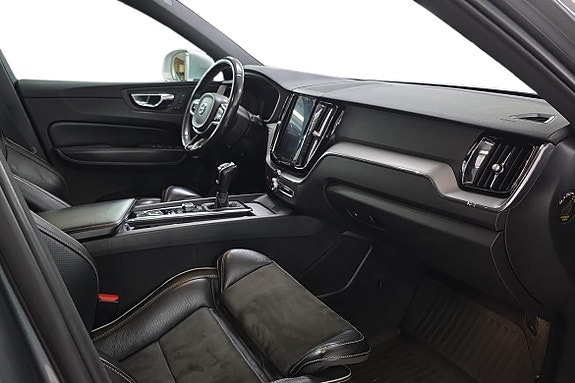 Volvo XC60 8 of 23