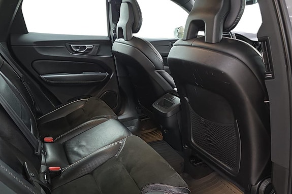 Volvo XC60 10 of 23