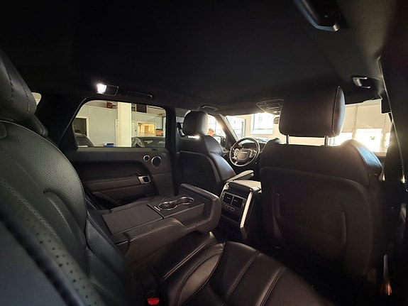 Land Rover Range Rover Sport 21 of 23