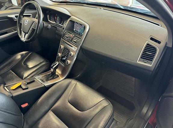Volvo XC60 8 of 26