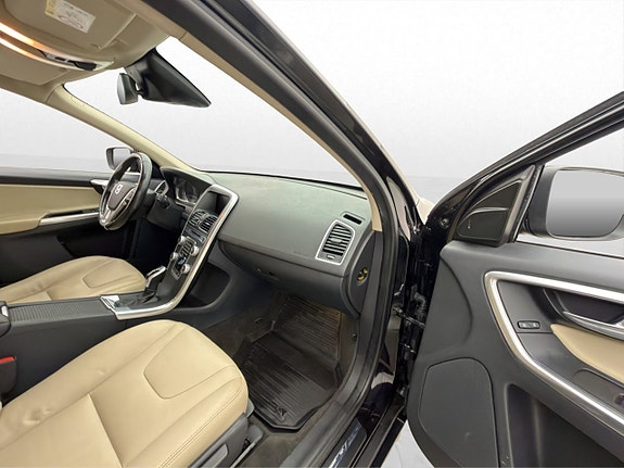Volvo XC60 12 of 27