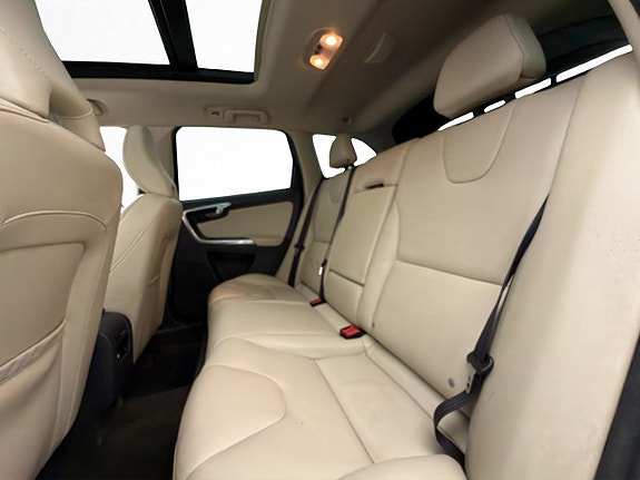 Volvo XC60 13 of 27
