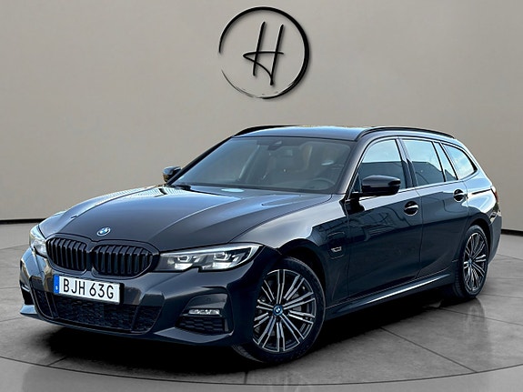 BMW 330e 3 of 30