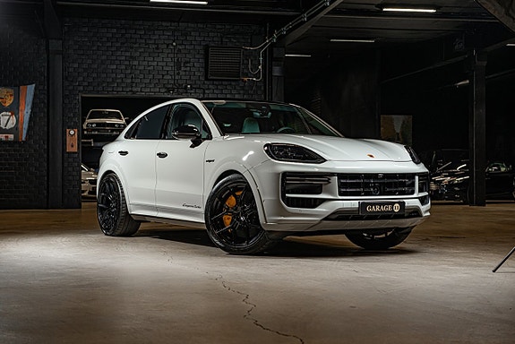 Porsche Cayenne 4 of 5
