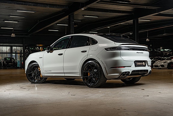 Porsche Cayenne 5 of 5