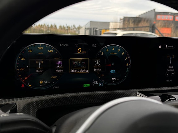 Mercedes-Benz CLA250 e 16 of 30