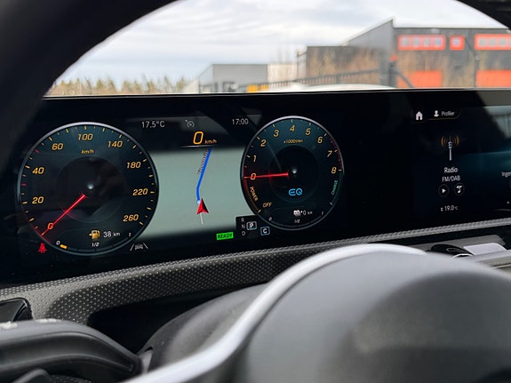 Mercedes-Benz CLA250 e 14 of 30