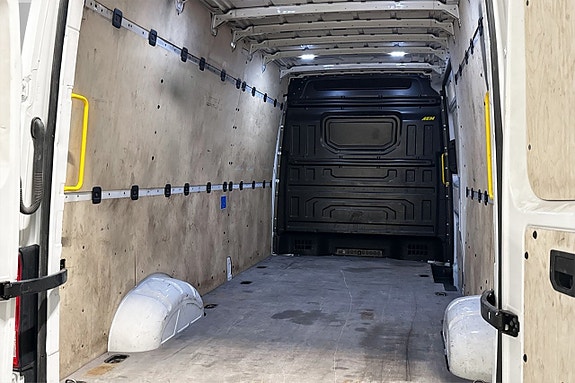 Volkswagen Crafter 35 18 of 22