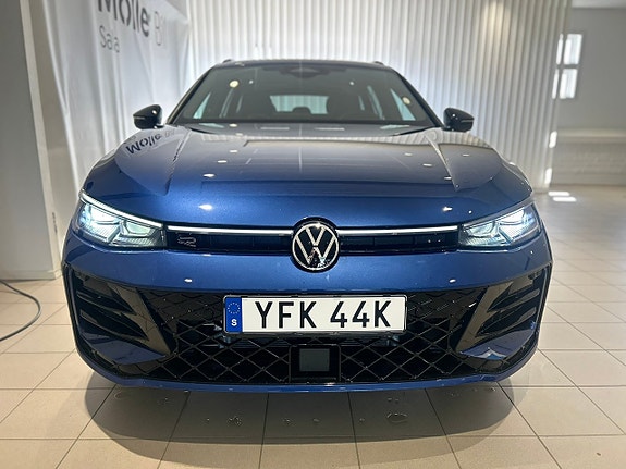 Volkswagen Passat 2 of 5