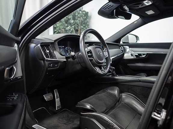 Volvo S90 2 of 5