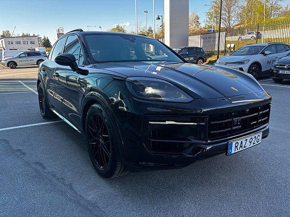 Porsche Cayenne S 5 of 5