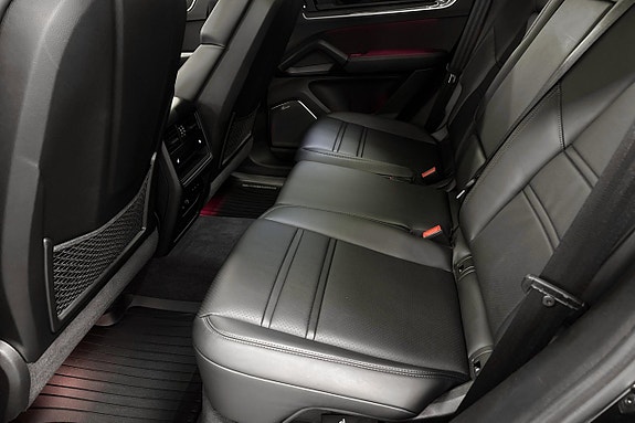 Porsche Cayenne S 18 of 30