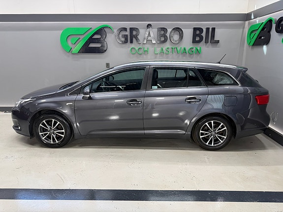 Toyota Avensis 2 of 5