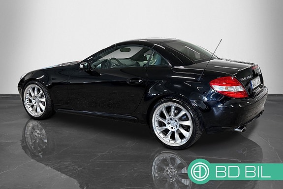 Mercedes-Benz SLK350 5 of 5