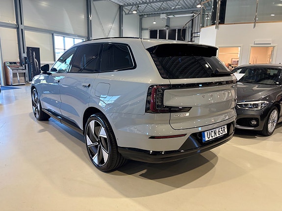 Volvo EX90 3 of 5