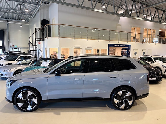 Volvo EX90 2 of 5