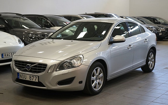 Volvo S60 4 of 5