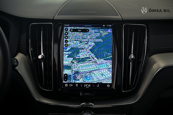Volvo XC60 13 of 25