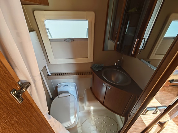 Adria Alpina 563ul 10 of 18