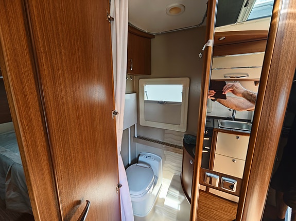 Adria Alpina 563ul 11 of 18