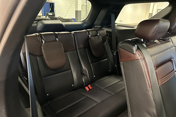 Ford Explorer 23 of 30