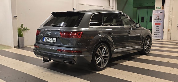 Audi Q7 4 of 5