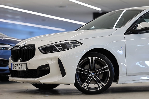 BMW 118i 4 of 5