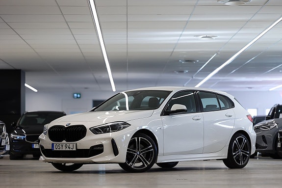 BMW 118i 3 of 5