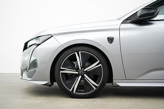 Peugeot 308 SW 2 of 5