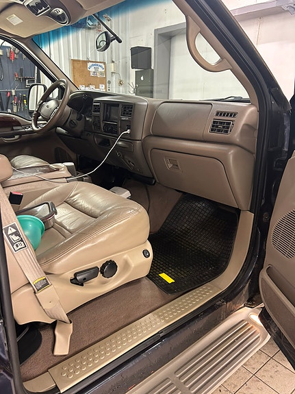 Ford Excursion 6 of 15