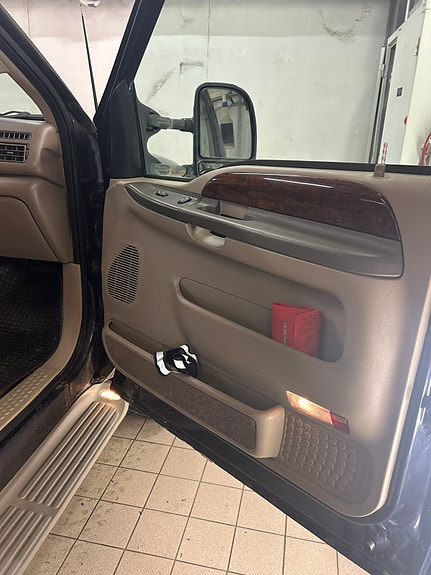 Ford Excursion 15 of 15