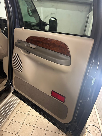 Ford Excursion 14 of 15