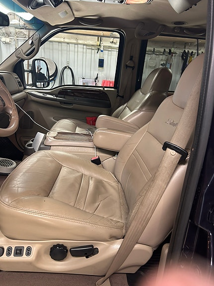 Ford Excursion 10 of 15
