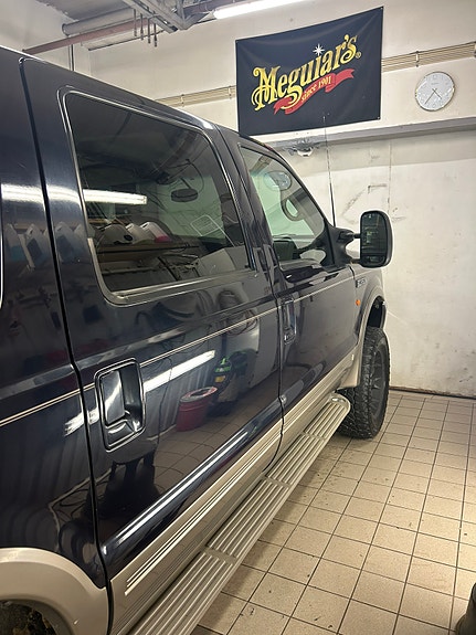 Ford Excursion 8 of 15