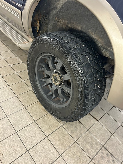 Ford Excursion 9 of 15