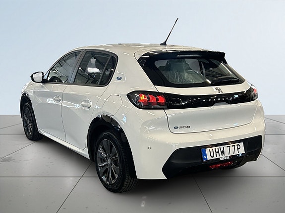 Peugeot e-208 5 of 18