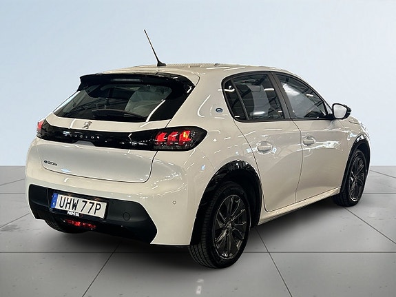 Peugeot e-208 6 of 18