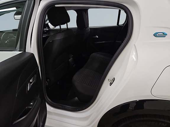 Peugeot e-208 13 of 18