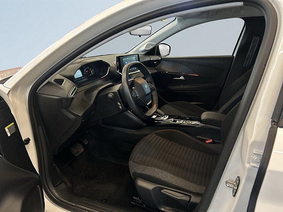 Peugeot e-208 7 of 18