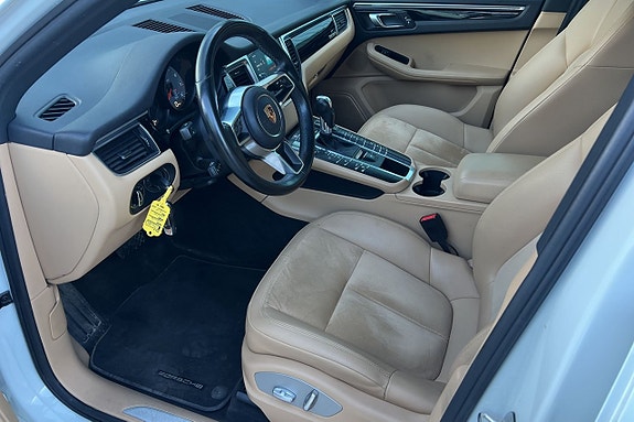 Porsche Macan S 13 of 25