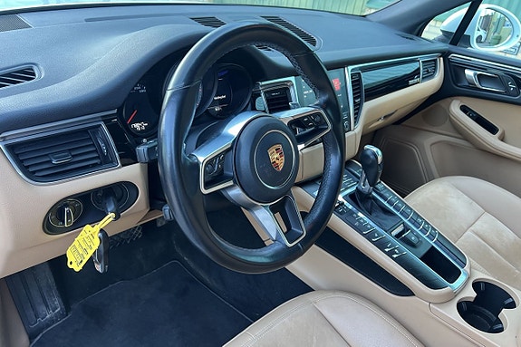 Porsche Macan S 15 of 25