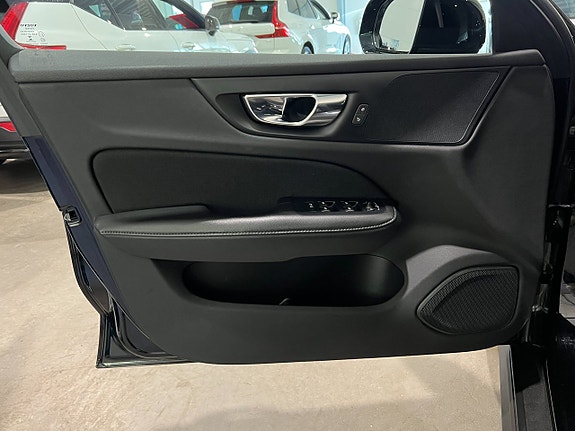Volvo V60 Cross Country 8 of 27