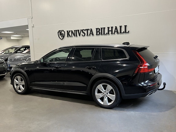 Volvo V60 Cross Country 2 of 27