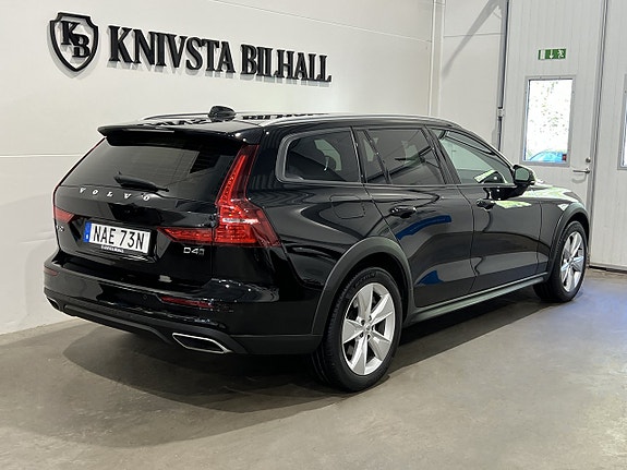 Volvo V60 Cross Country 4 of 5