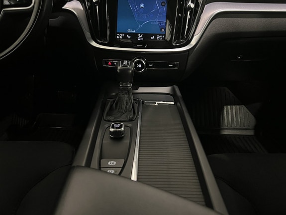 Volvo V60 Cross Country 17 of 27